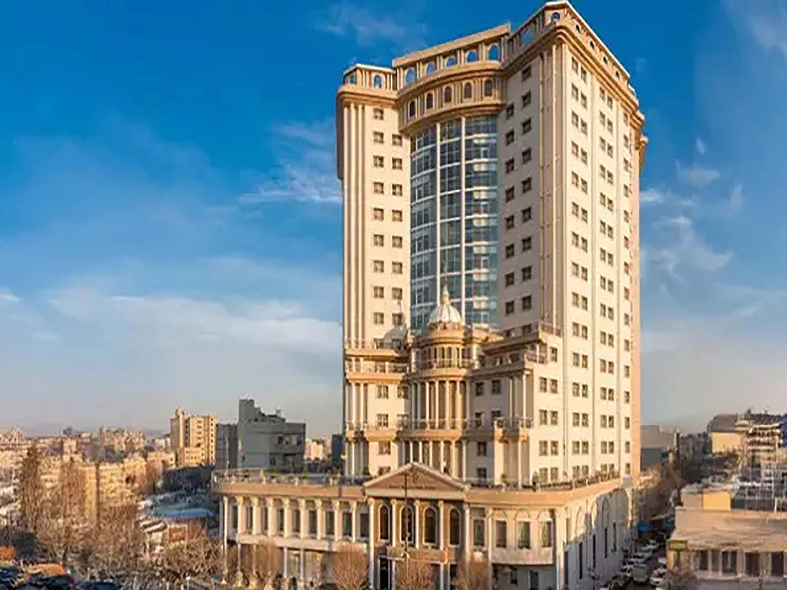 نمای هتل گلدن پالاس مشهد